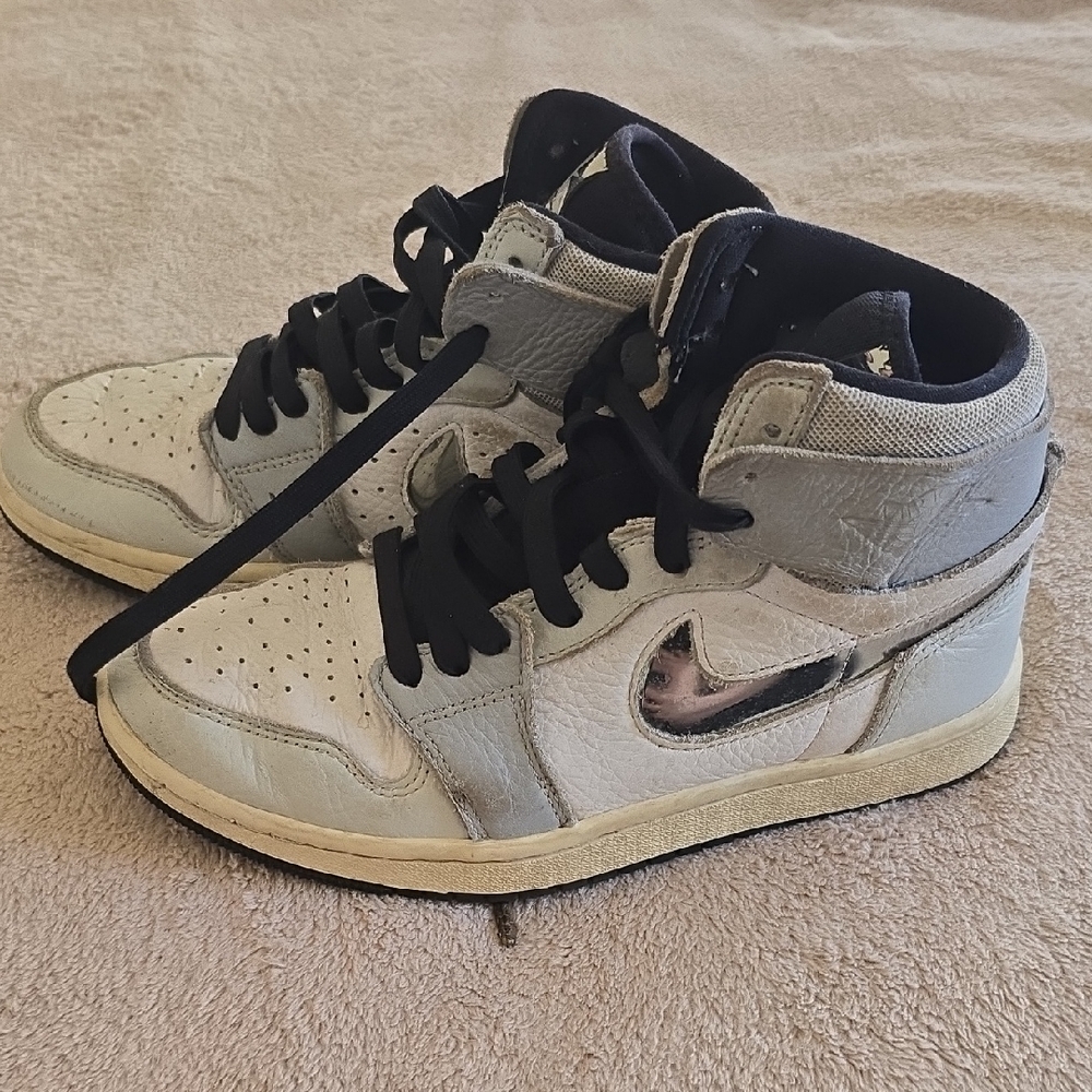 Nike High-Top Sneakers in Light Gray and Black
